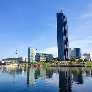 Apartament Center ! 3 Stops Away From The Center Of Vienna!, Wiedeń
